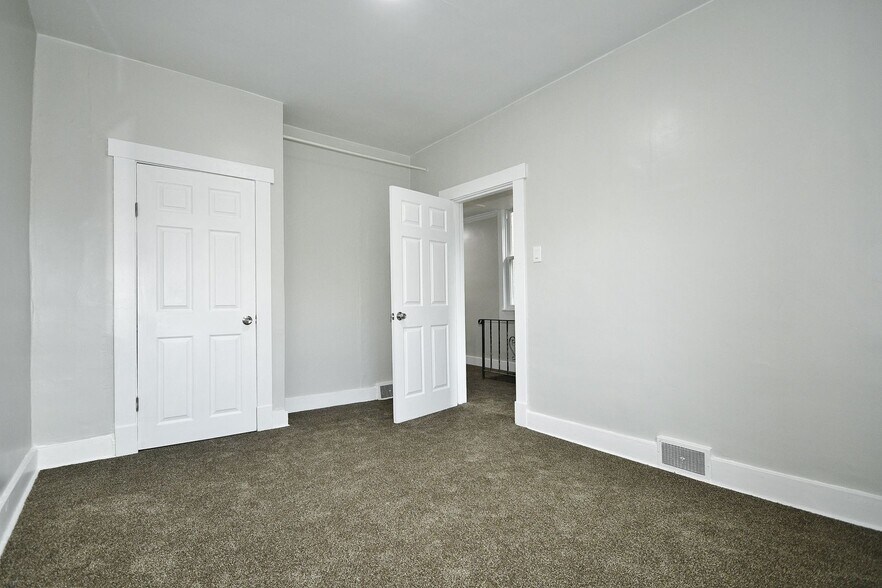 Building Photo - 303 N Holland Ave