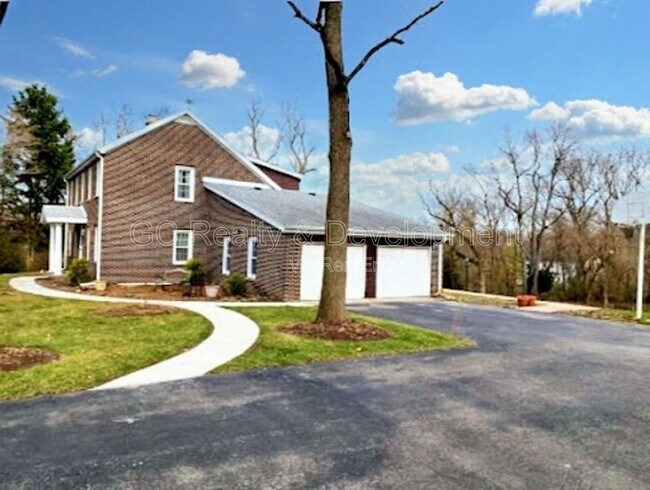 Building Photo - 87 W Surrey Ln