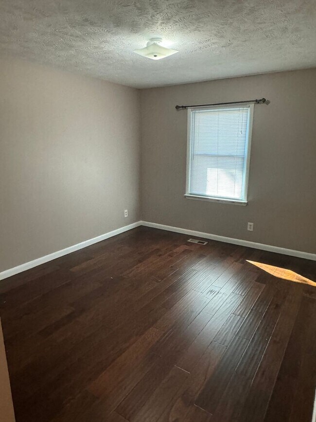 Building Photo - For Rent - 3 bedroom Close to Ft Bragg