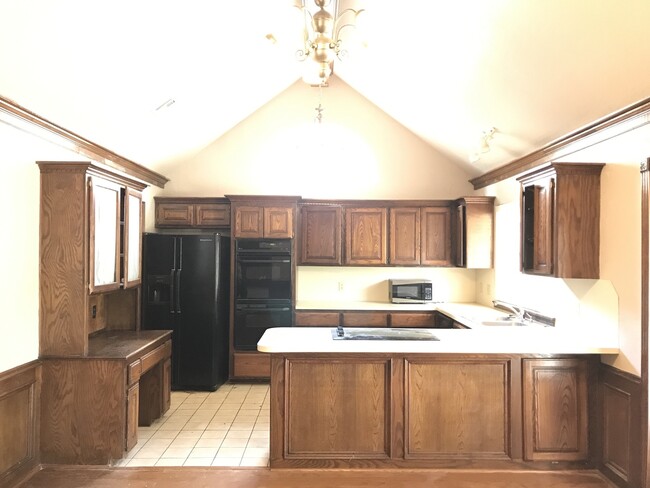Building Photo - Spacious home in Edmond