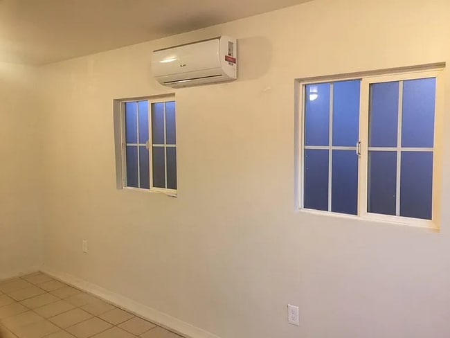 Building Photo - 15432 Saticoy St