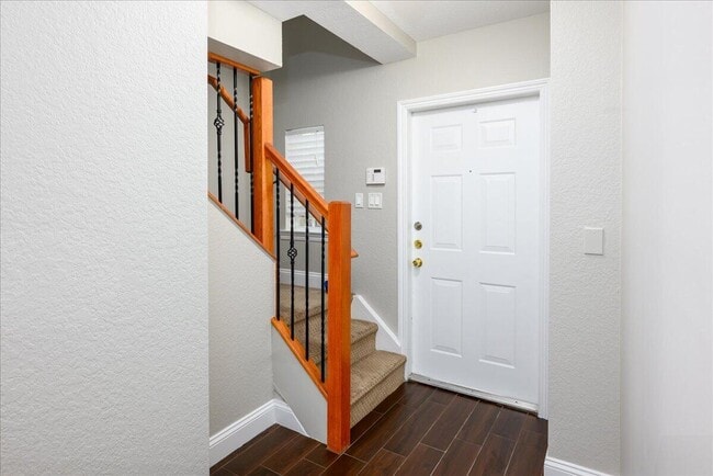 Building Photo - 538 NE 7th Ave