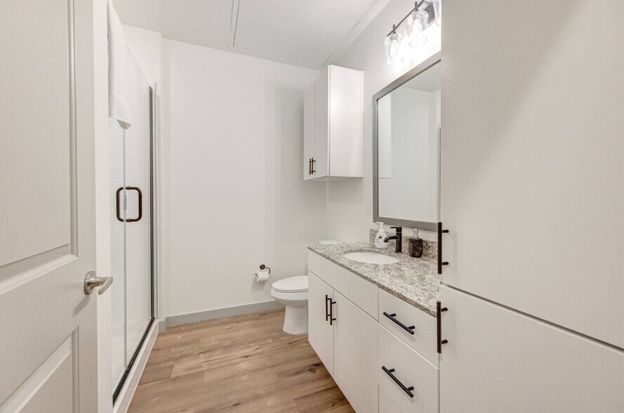 Building Photo - 1111 Shepherd Dr