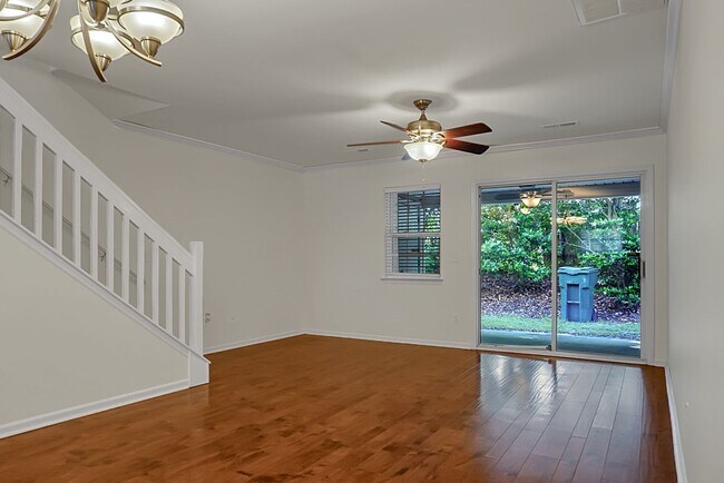 Building Photo - 121 Hornby Cir