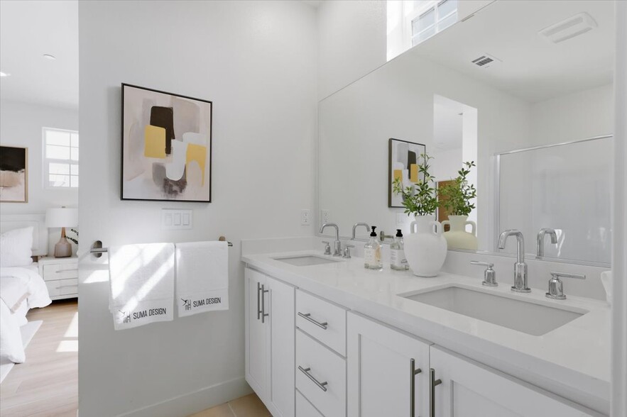 Building Photo - 9343 Ocean Park Way