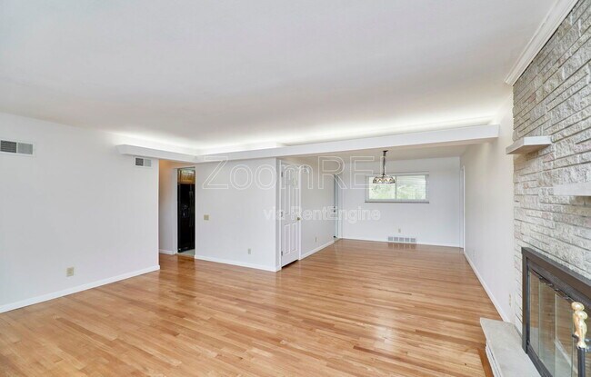 Building Photo - 9210 Medallion Ct