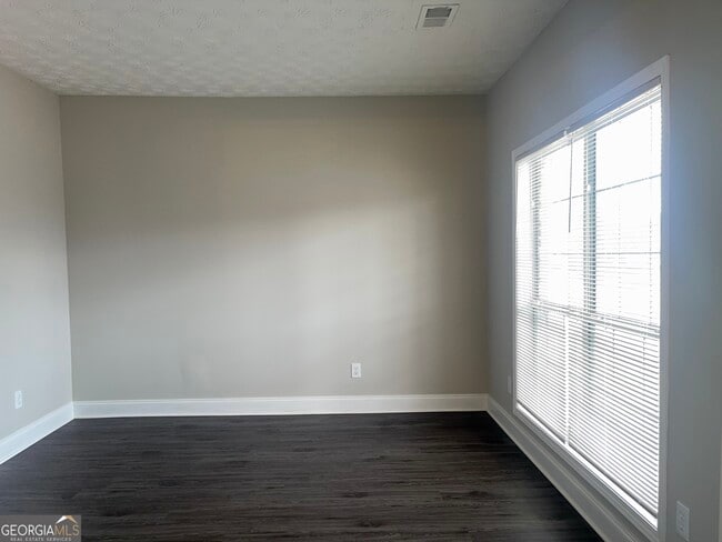 Building Photo - 299 Sheffield Chase