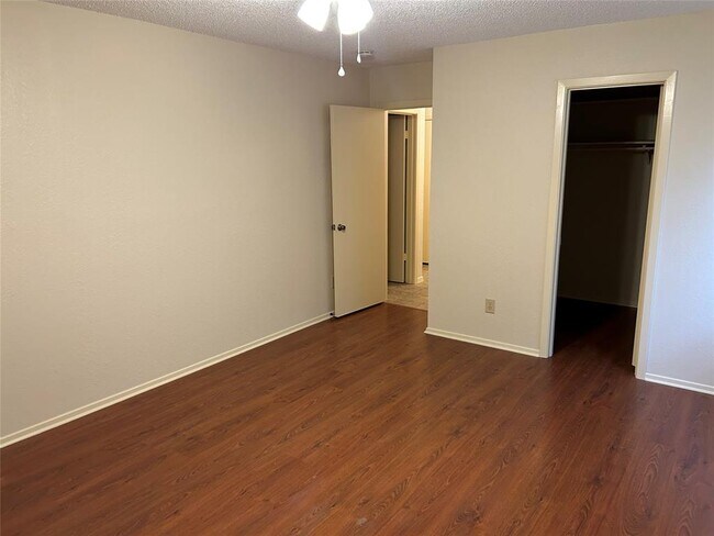 Building Photo - 2114 Lear Ln