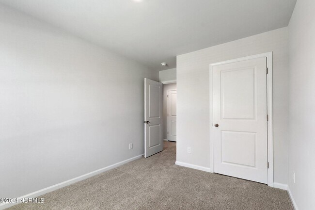 Building Photo - 3121 Lobelia Ln