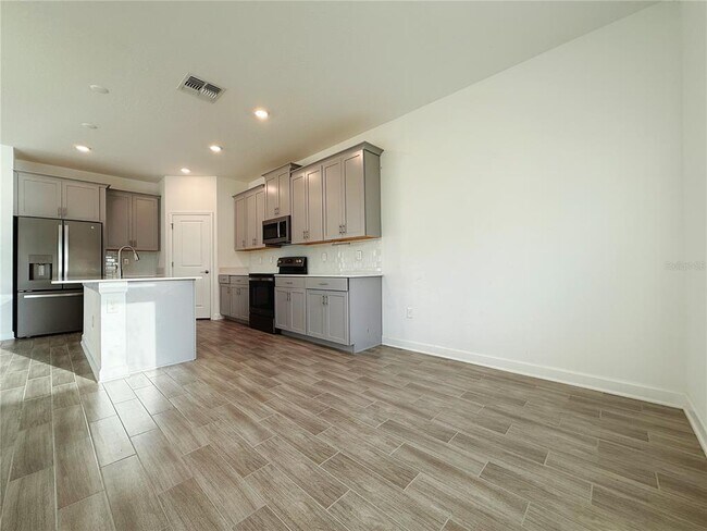 Building Photo - 5001 Center Ct