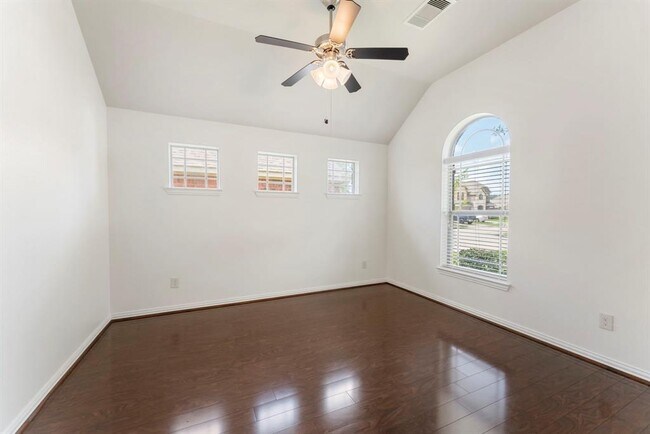Building Photo - 28519 Lockeridge View Dr
