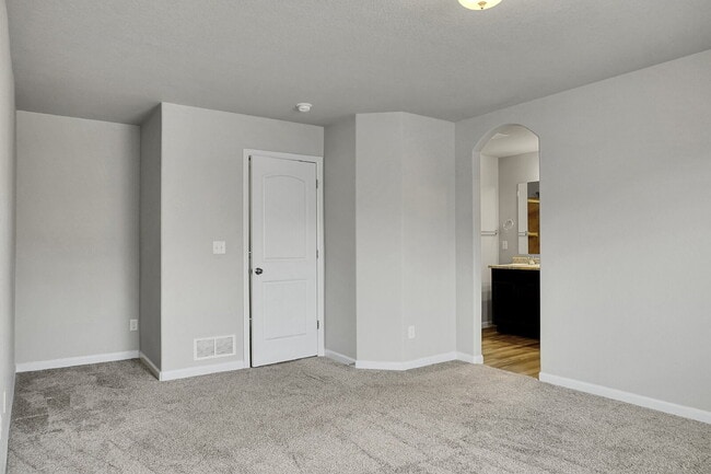 Building Photo - $2,300.00 - 3 Bedrooms, 2.5 Bathroom, Town...