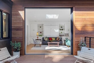 Building Photo - 15 Heuters Ln