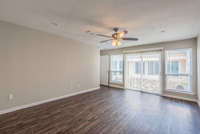 Building Photo - 4418 Lost Spring Dr