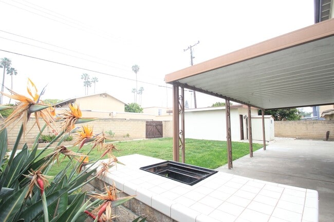 Building Photo - Welcome to this beautifully refreshed 4-bedroom, 2-bath two-story home located in desirable North...