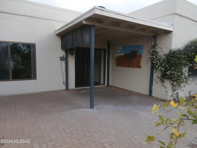 Building Photo - 870 W Calle de Emilia