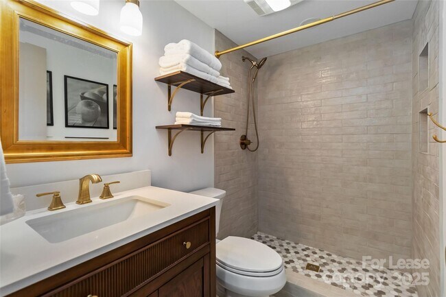 Building Photo - 405 Hillcrest Dr