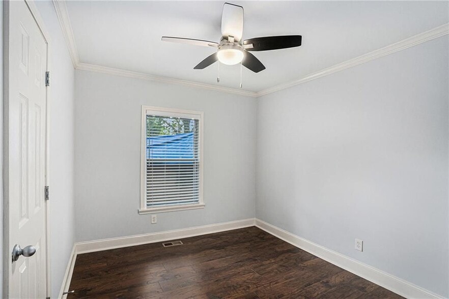 Building Photo - 3378 Lavista