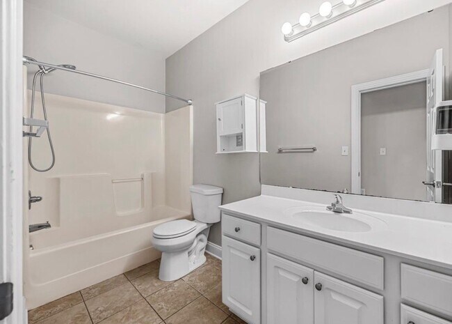 Building Photo - 2021 Silvercrest Dr