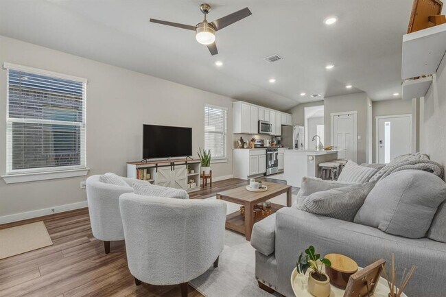 Building Photo - 1129 Tipton St