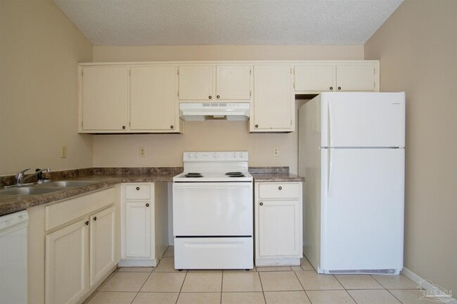 Building Photo - 6801 Tiki Ln