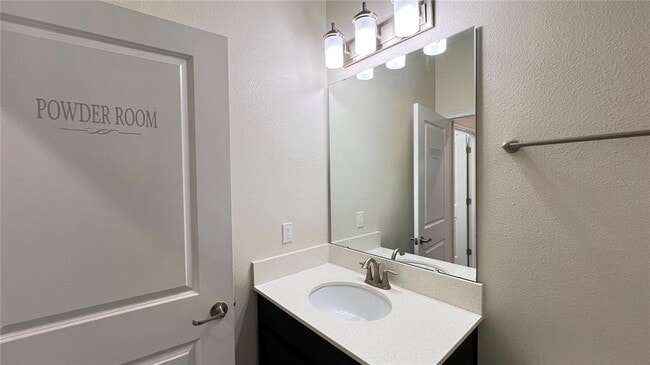 Building Photo - 15079 Evergreen Oak Loop