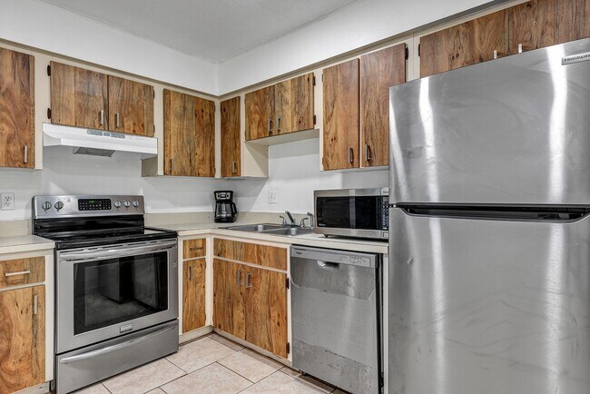 Building Photo - Freshly Updated 2-Bedroom Home with Stainless Steel Appliances & Private Patio – Ocala, FL