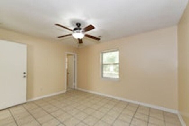 Building Photo - 30 Dove Ct