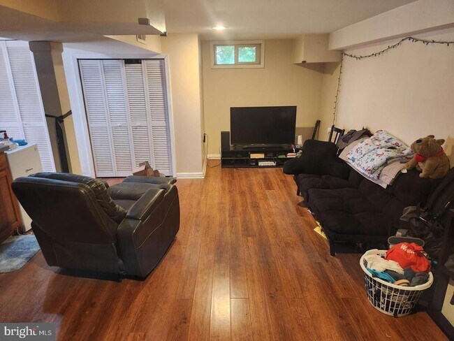 Building Photo - 122 Cornell Rd