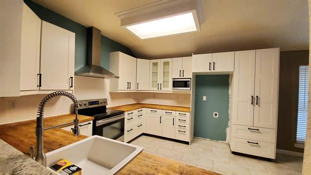 Building Photo - 8017 Clipper St