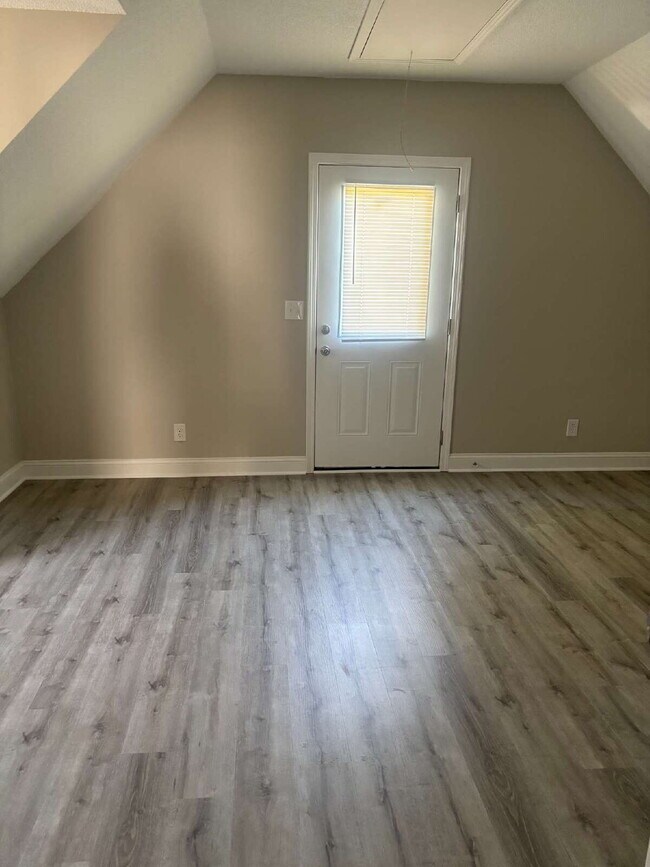 Building Photo - UNIQUE !  3-Bed Home with Scenic Views in ...