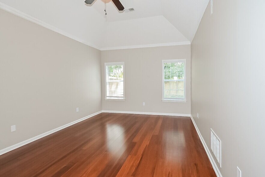 Building Photo - 4444 Nicholas Ln