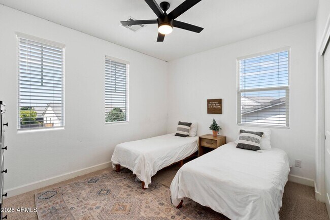 Building Photo - 512 E Bamboo Ln