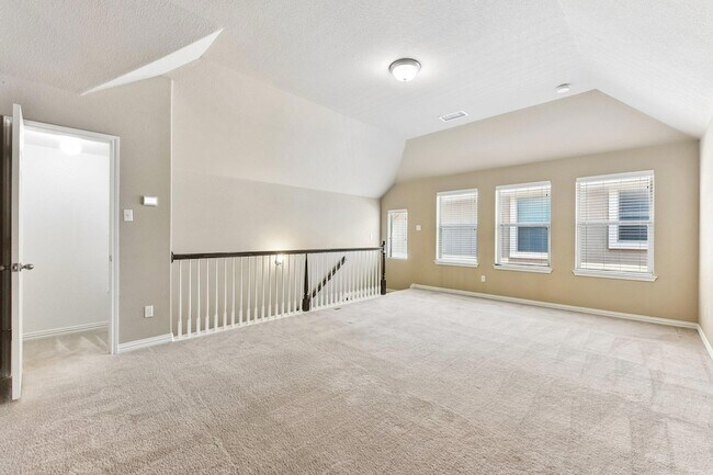 Building Photo - 640 Loma Cedro Bend