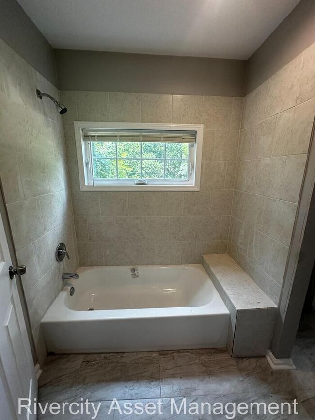 Building Photo - Your Perfect Home: Renovated 3 Bed, 2 Bath! Section 8 Friendly!! Westwood Area!!
