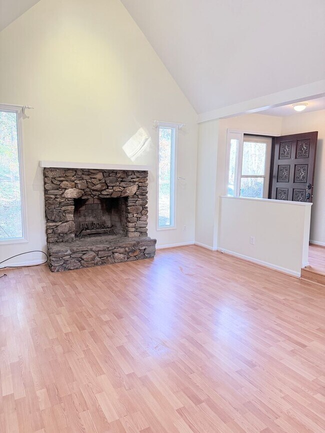 Building Photo - North Asheville, Private home with wooded lot, Asheville City Schools