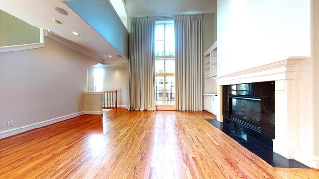 Building Photo - 4522 Lillian St