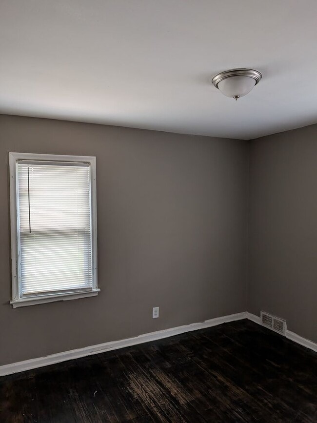 Building Photo - 18493 Fenmore- 2 BEDS & 1 BATH FOR RENT!