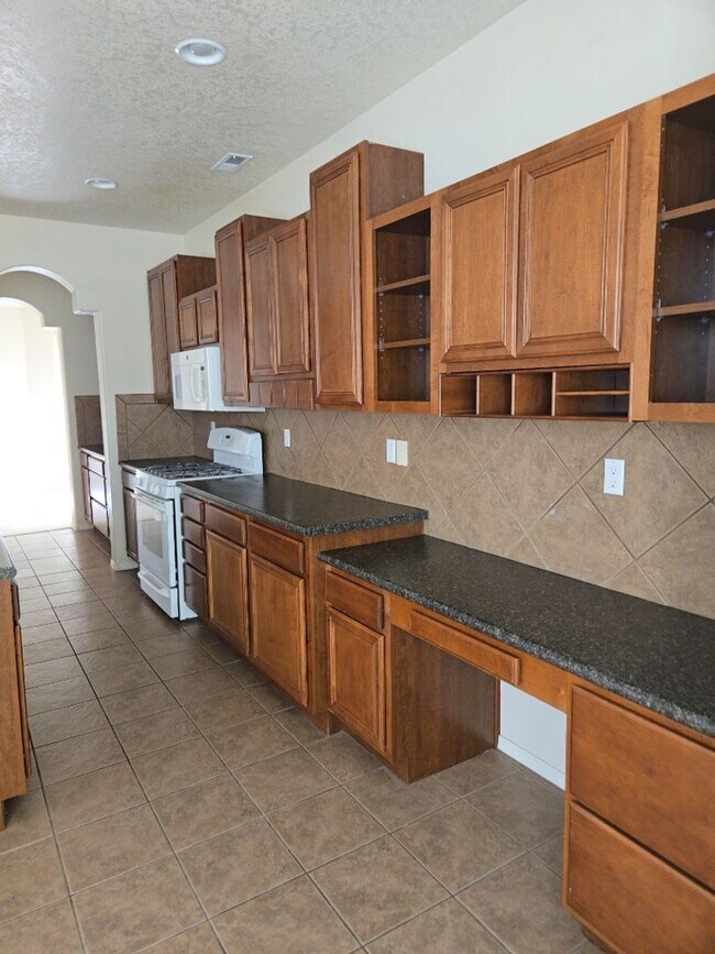 Building Photo - 45 Willow Trace Ct