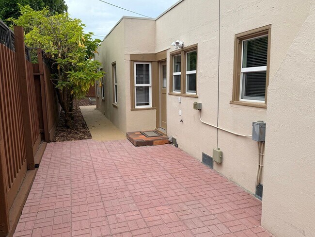Building Photo - 1095 Morris Ct