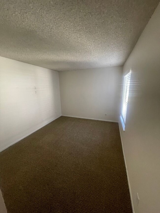 Building Photo - Phillips Ranch 2 Bedroom Condo
