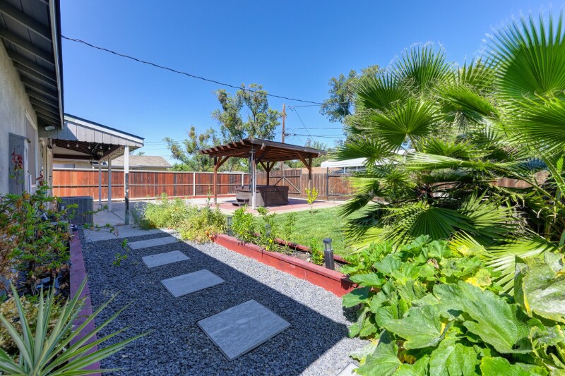 Building Photo - 720 Ramona Ave