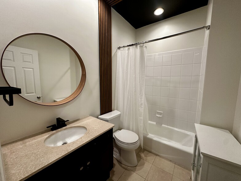 Building Photo - 1547 N North Park Ave