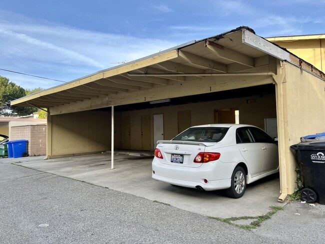 Building Photo - 1599 Maurice Ln