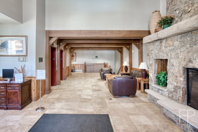 Building Photo - Highlands Green Lodge!  Updated One Bedroo...