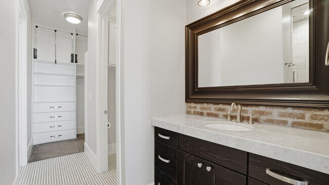 Building Photo - Luxurious Herriman 6 Bed with Indoor Court, Theater & Stunning Views!!!