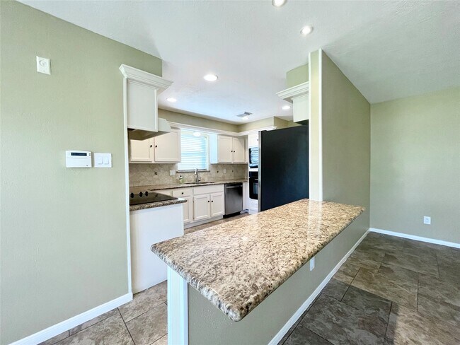 Building Photo - 15006 Elmont Dr