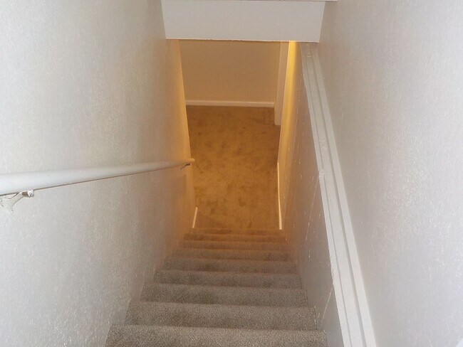 Building Photo - 1333 Fogarty Dr