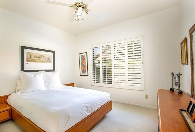Building Photo - 5 bed 3 bath, 3500 sft in Tempe with pool