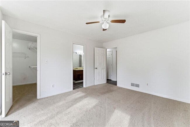 Building Photo - 2130 Fieldstone View Ct SE